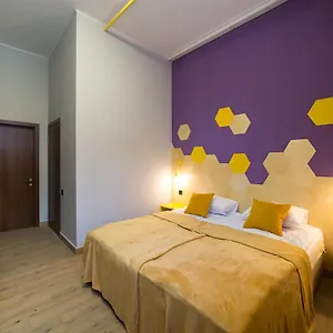 Bee Station Hotel